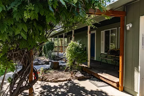2615 N Foothill Rd, Medford, OR 97504