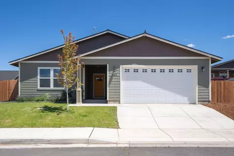 963 SE Strawberry Ln, Madras, OR 97741