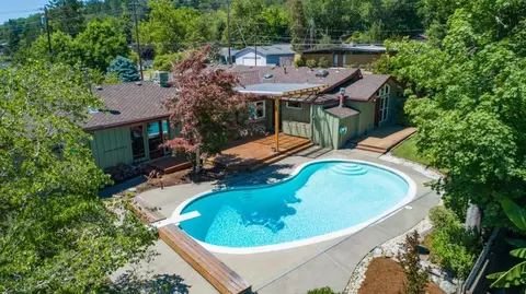 734 NW Midland Ave, Grants Pass, OR 97526