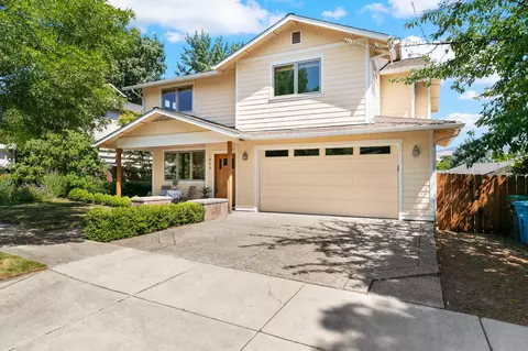 955 Drew Ln, Ashland, OR 97520