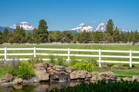18611 Couch Market Rd, Bend, OR 97703