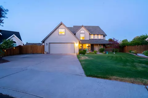 2110 NW Maple Nut Ct, Redmond, OR 97756