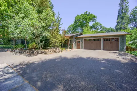 33 Black Oak Dr, Medford, OR 97504