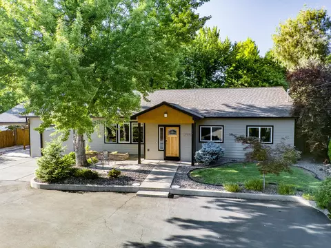 1709 E Main St, Medford, OR 97504