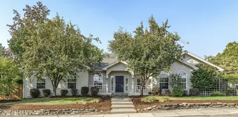 2779 Donnalee Dr, Medford, OR 97504