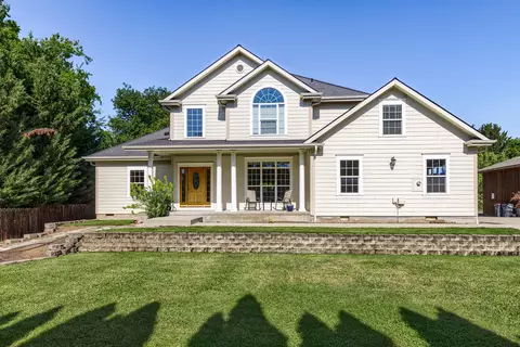 222 Snowy Butte Rd, Central Point, OR 97502