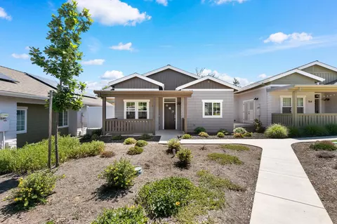 152 Mountain View Dr, Ashland, OR 97520