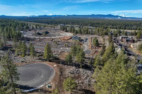 62444-50 NW Woodsman Loop, Bend, OR 97703 photo 4