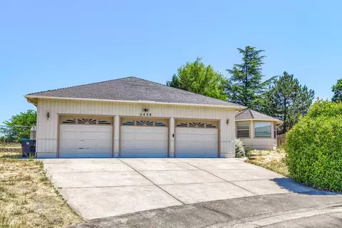 2439 Bell Ct, Medford, OR 97504
