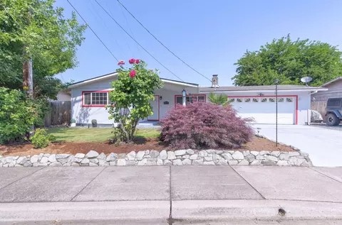 8007 Division Rd, White City, OR 97503