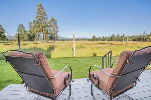 353 S Pine Meadow St, Sisters, OR 97759
