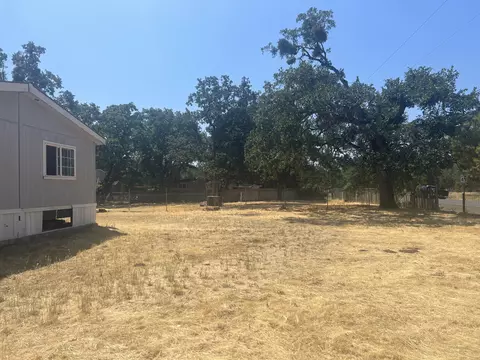 685 W Gregory Rd, Central Point, OR 97502 photo 2