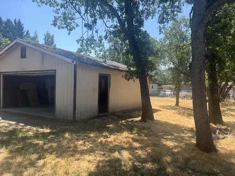 685 W Gregory Rd, Central Point, OR 97502 photo 4