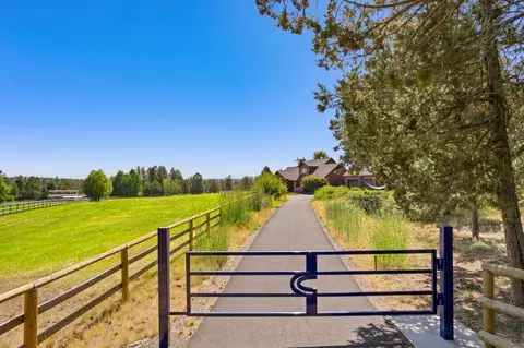 18740 Ridgecrest Rd, Bend, OR 97703 photo 7