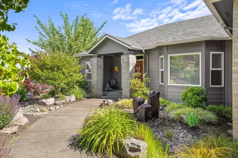 1365 Moonbeam Ct NW, Salem, OR 97304
