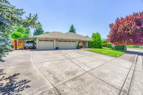 3080 Ruby Dr, Medford, OR 97504