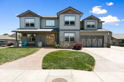 3286 Snowy Butte Ln, Central Point, OR 97502