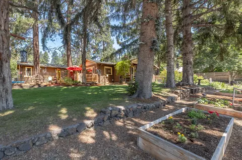 1204 NE 9th St, Bend, OR 97701