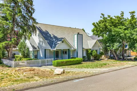 460 S 4th St, Jacksonville, OR 97530