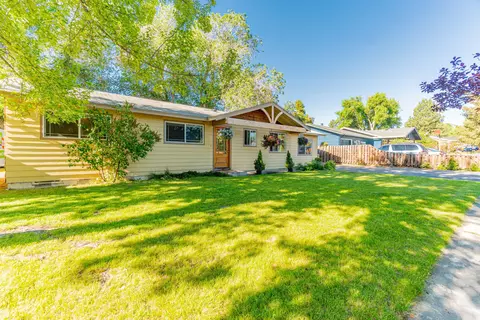 1329 NE Watson Dr, Bend, OR 97701 photo 2