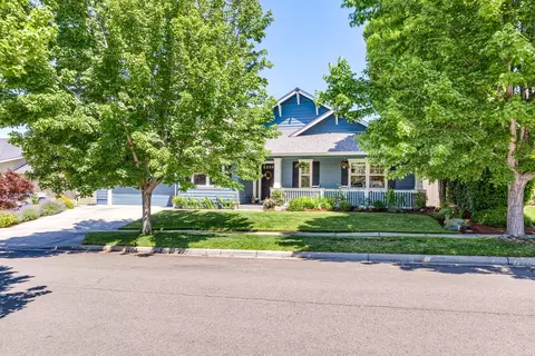 3841 Crystal Springs Dr, Medford, OR 97504