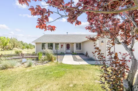 6890 SE Meadowlark Ln, Prineville, OR 97754