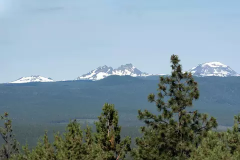 2050 NW Twilight Dr, Bend, OR 97703