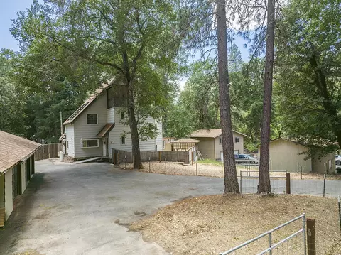 445 Barbara Dr, Grants Pass, OR 97526