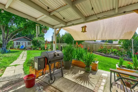 2598 St Thomas Way, Medford, OR 97504