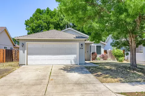 754 Halvorsen St, Medford, OR 97501