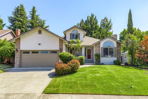 2376 Stonebrook Dr, Medford, OR 97504