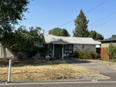 2352 W Mcandrews Rd, Medford, OR 97501