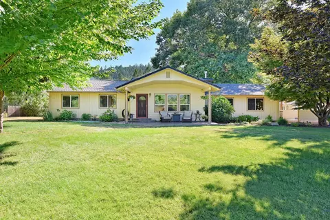 2589 Evans Creek Rd, Rogue River, OR 97537