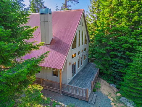 42125 Lakewoods Dr, Klamath Falls, OR 97601