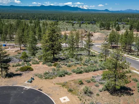 NW Zayden Court, Bend, OR 97703