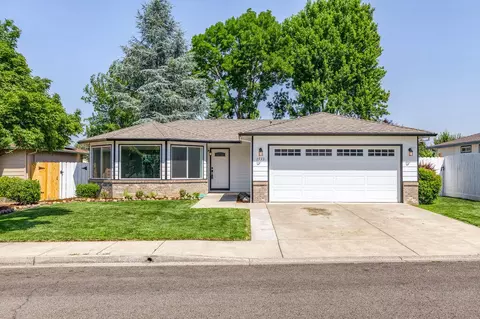 1533 Westfield Way, Medford, OR 97501
