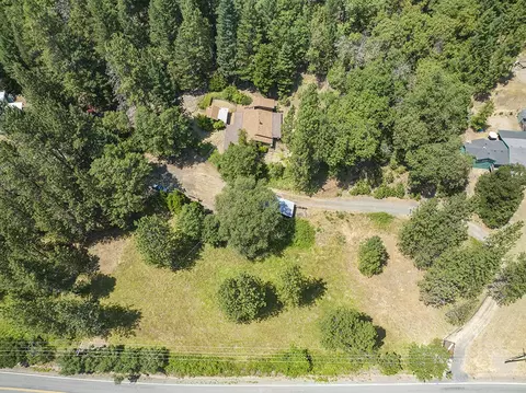 2756 Robertson Bridge Rd, Grants Pass, OR 97526