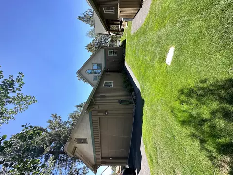 4612 Marsh Hawk Dr, Klamath Falls, OR 97601