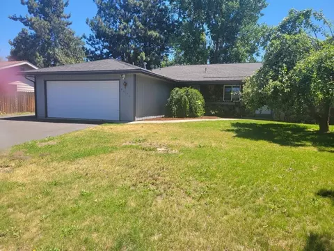 5080 Laurelwood Dr, Klamath Falls, OR 97603