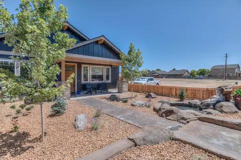 856 NW 19th St, Redmond, OR 97756
