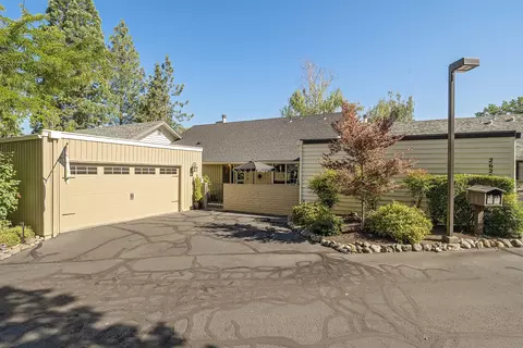 2615 Patriot Way, Medford, OR 97504