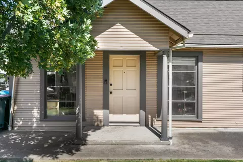 25 Lewis Ave, Medford, OR 97501