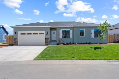 280 St Ives Dr, Talent, OR 97540