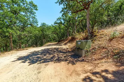 2077 Knowles Rd, Medford, OR 97501