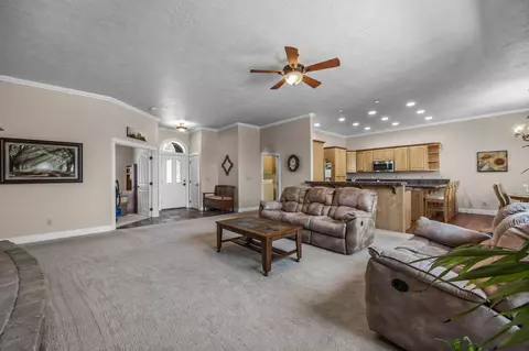 706 Nutcracker Dr, Redmond, OR 97756 photo 5