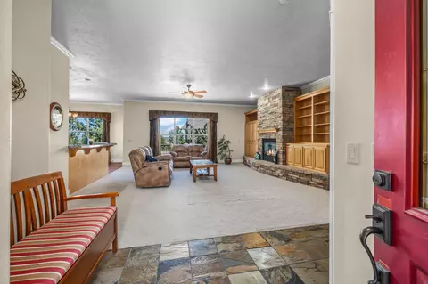 706 Nutcracker Dr, Redmond, OR 97756 photo 3