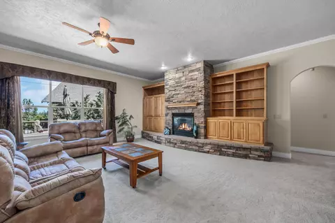 706 Nutcracker Dr, Redmond, OR 97756 photo 4