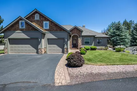 706 Nutcracker Dr, Redmond, OR 97756