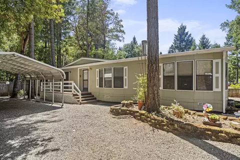 449 Addison Ln, Cave Junction, OR 97523