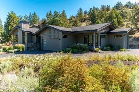 2265 NW Putnam Rd, Bend, OR 97703 photo 3